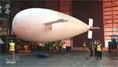 Zeppelin mit Flügeln für Vortriebserzeugung